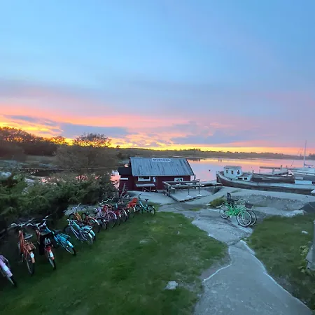 Sandvik Gaesthamn Och Campsite