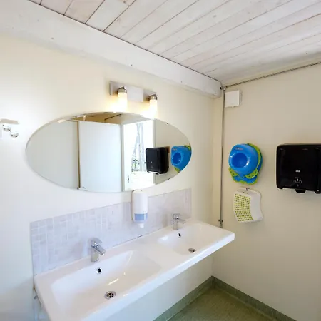 Sandvik Gaesthamn Och Kamp alanı *